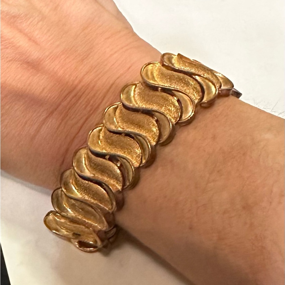 Vintage gold tone bracelet